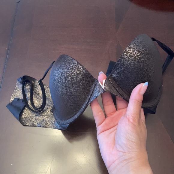 Victoria Secret Bra - Picture 2 of 4
